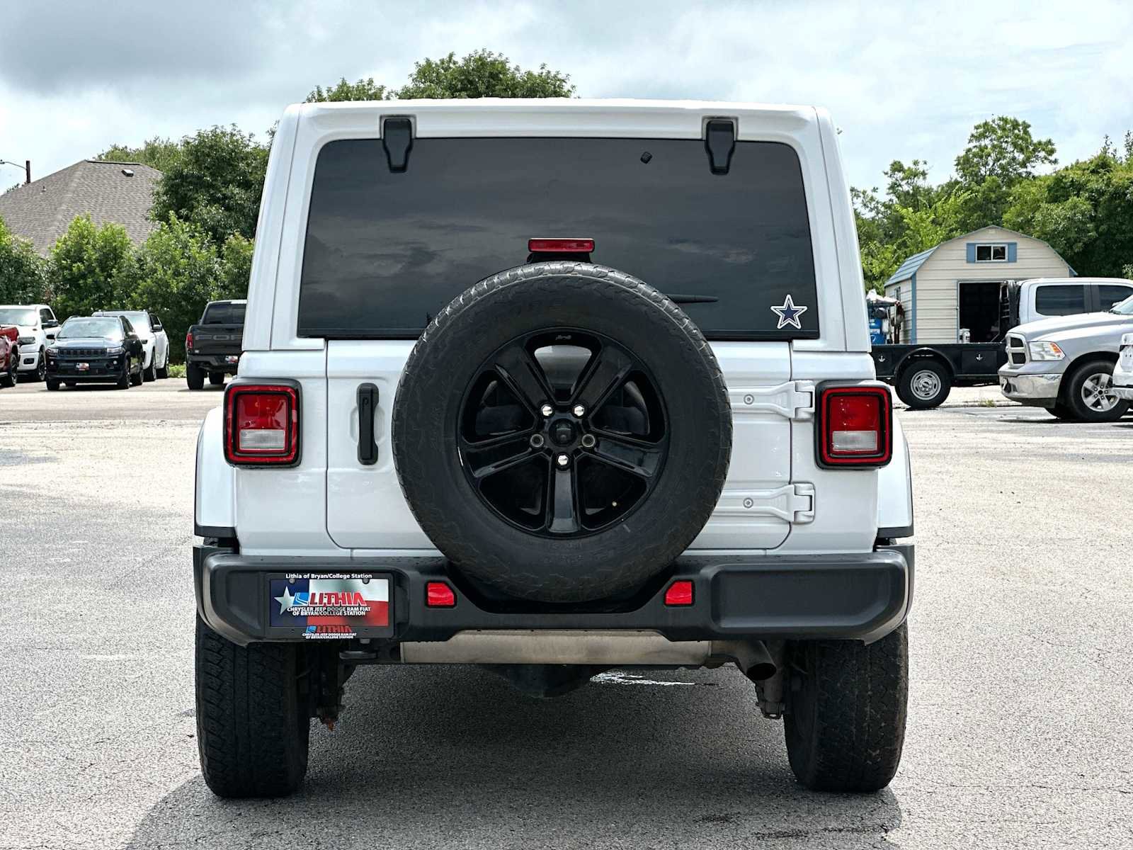 Used 2022 Jeep Wrangler Unlimited Sahara AWD/4WD image 14