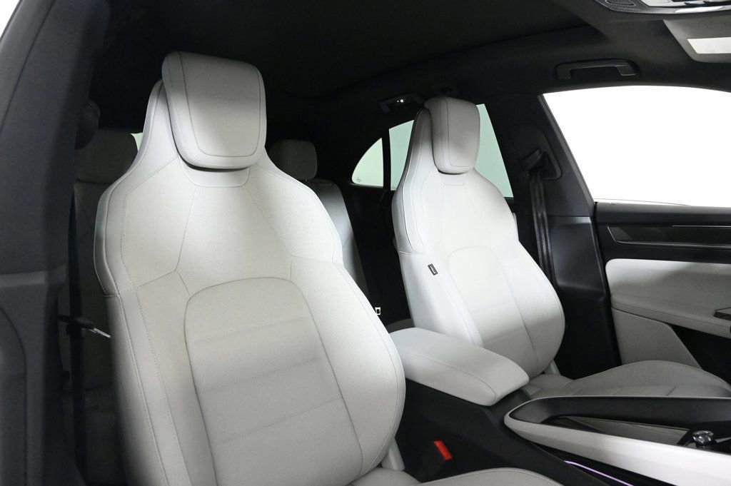 Certified 2025 Porsche Macan Electric RWD image 18