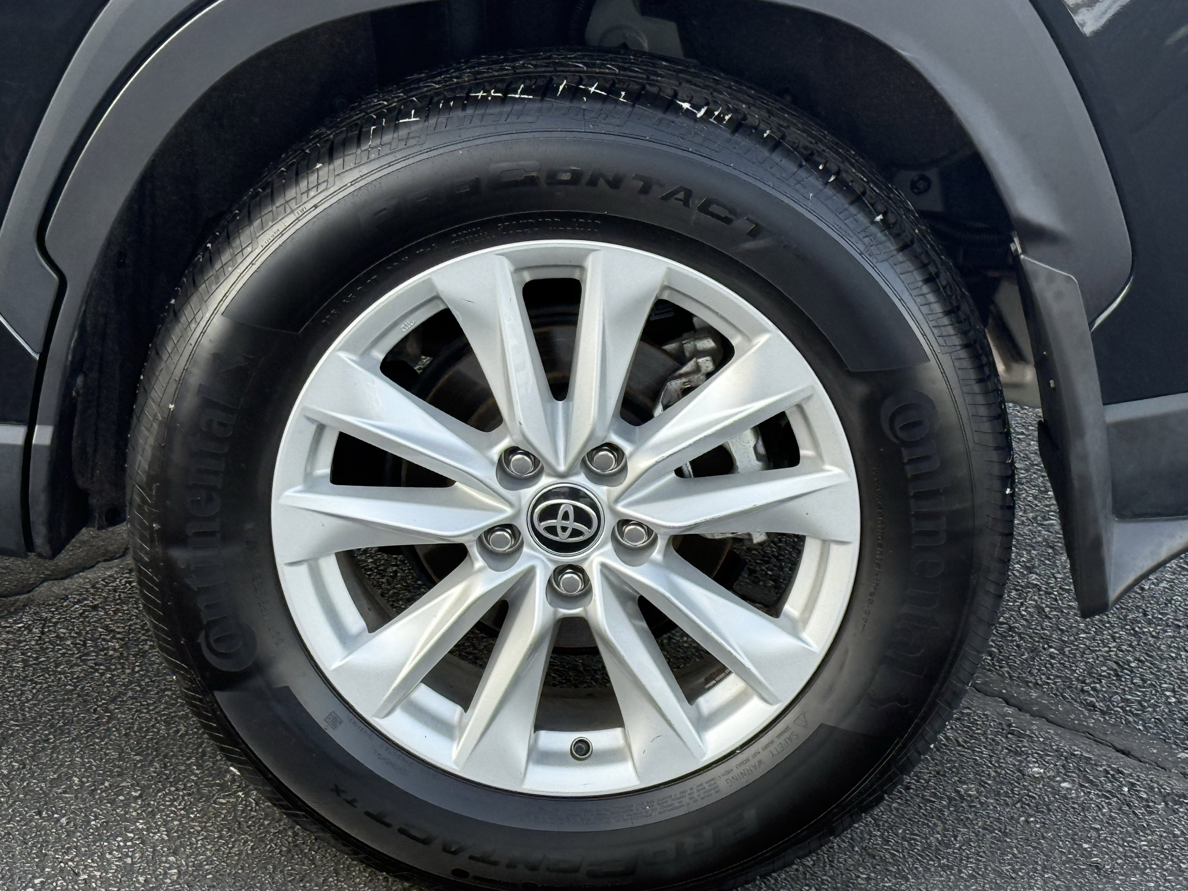 Certified 2022 Toyota Corolla Cross LE image 11