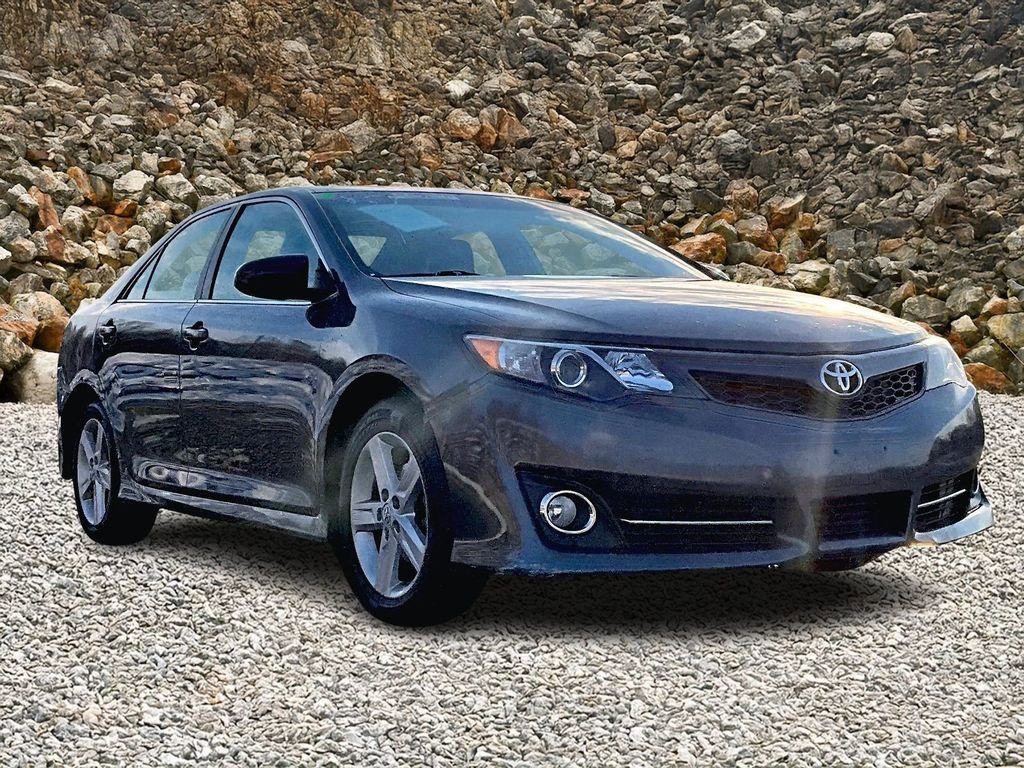 Used 2014 Toyota Camry SE