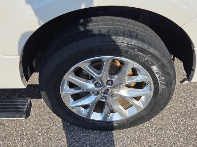 Used 2017 Ford Expedition Limited w/ Equipment Group 301A AWD/4WD image 17