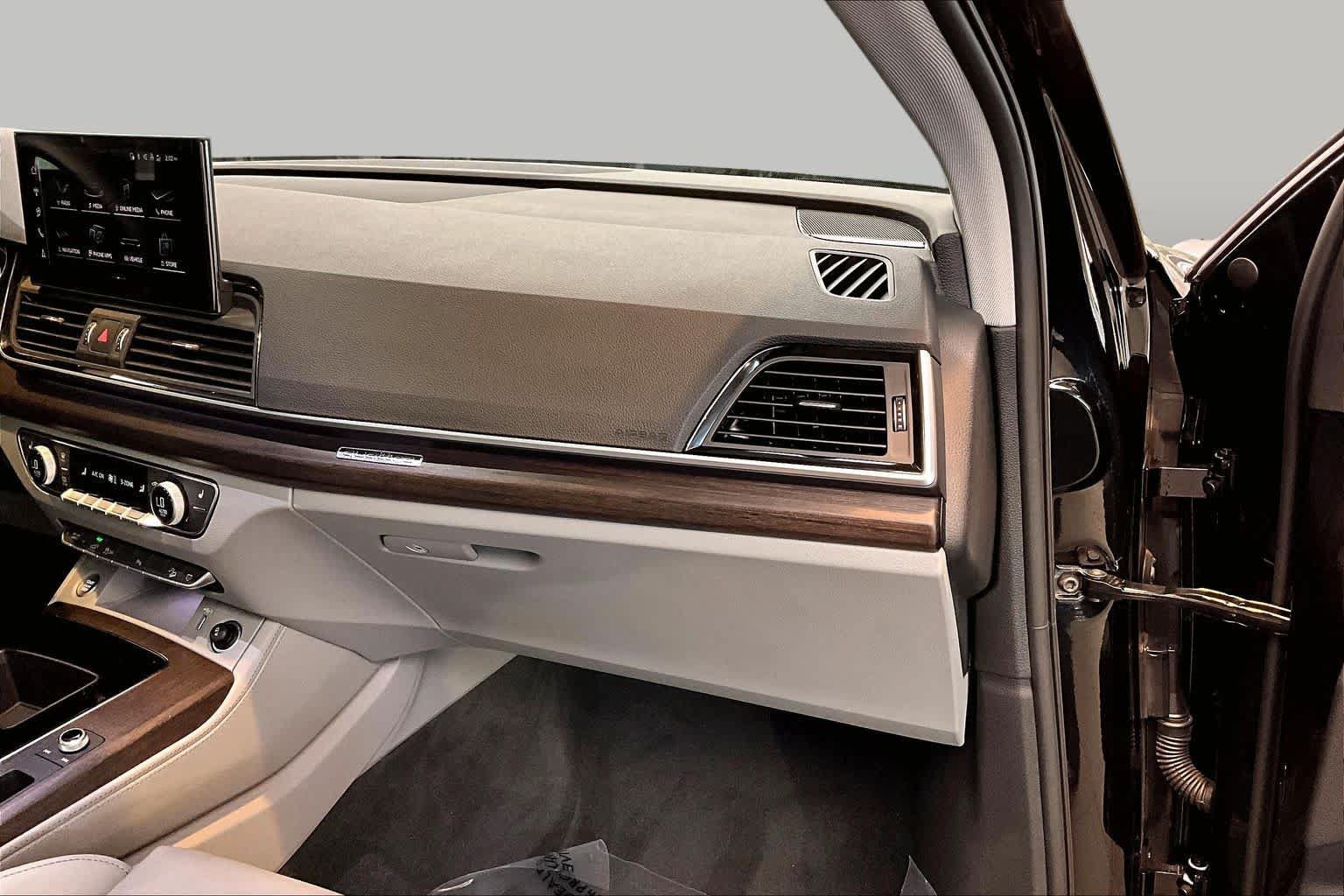Certified 2025 Audi Q5 e Premium Plus w/ Premium Plus Package AWD/4WD image 18