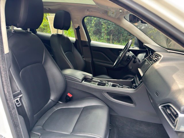 Used 2020 Jaguar F-PACE AWD/4WD image 20
