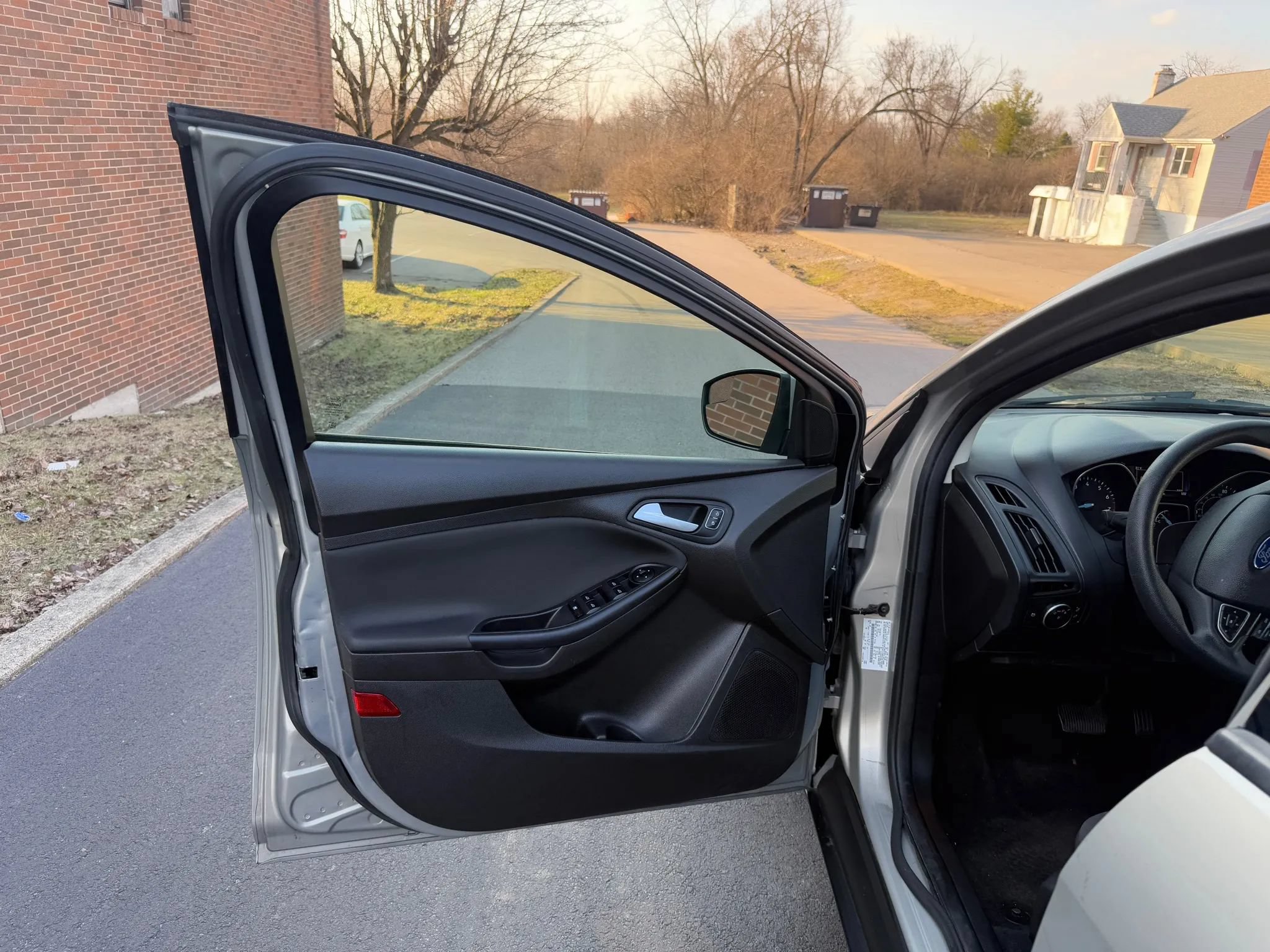Used 2015 Ford Focus SE FWD image 34