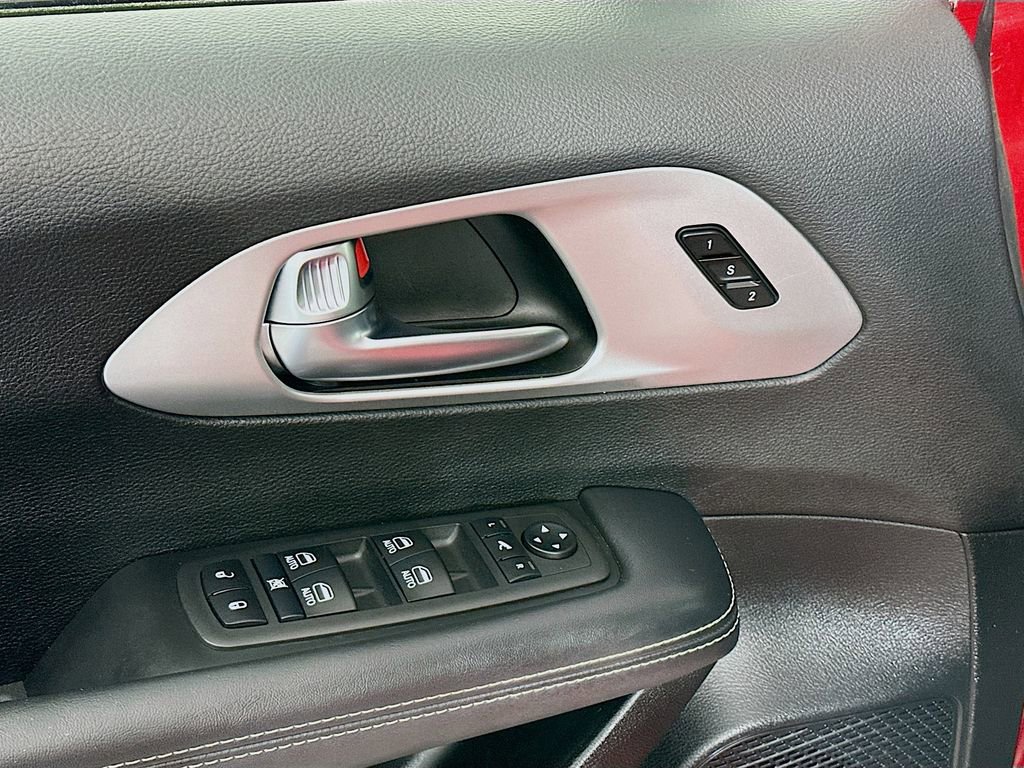 Certified 2025 Chrysler Pacifica Limited FWD image 27