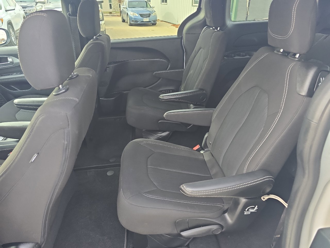 Used 2023 Chrysler Pacifica Touring w/ S Appearance Package image 12