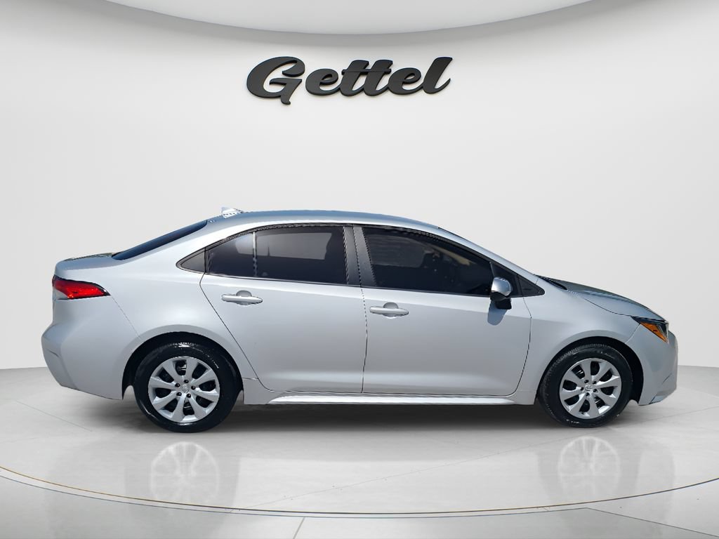 Certified 2022 Toyota Corolla LE FWD image 4