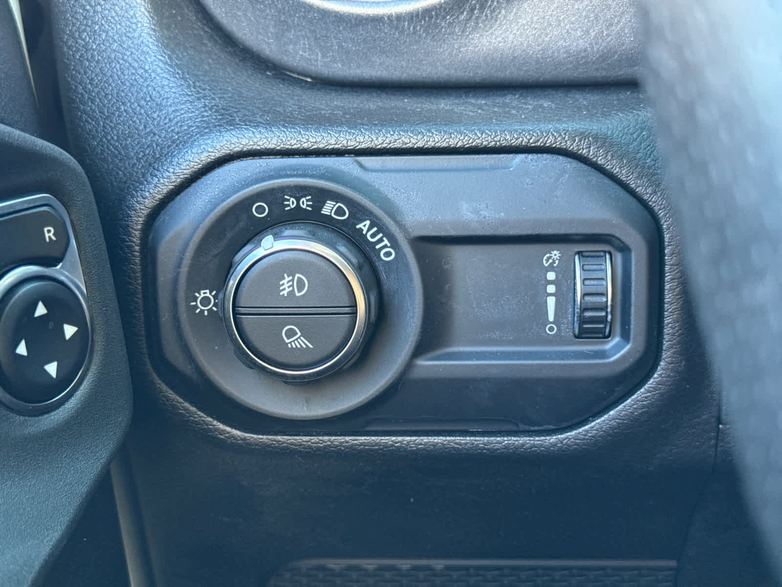 Used 2023 Jeep Gladiator Mojave w/ Cold Weather Group image 22