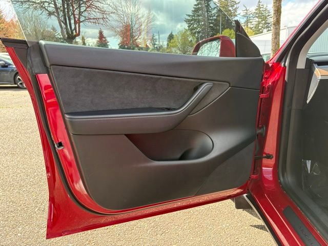 Used 2021 Tesla Model Y Long Range image 11