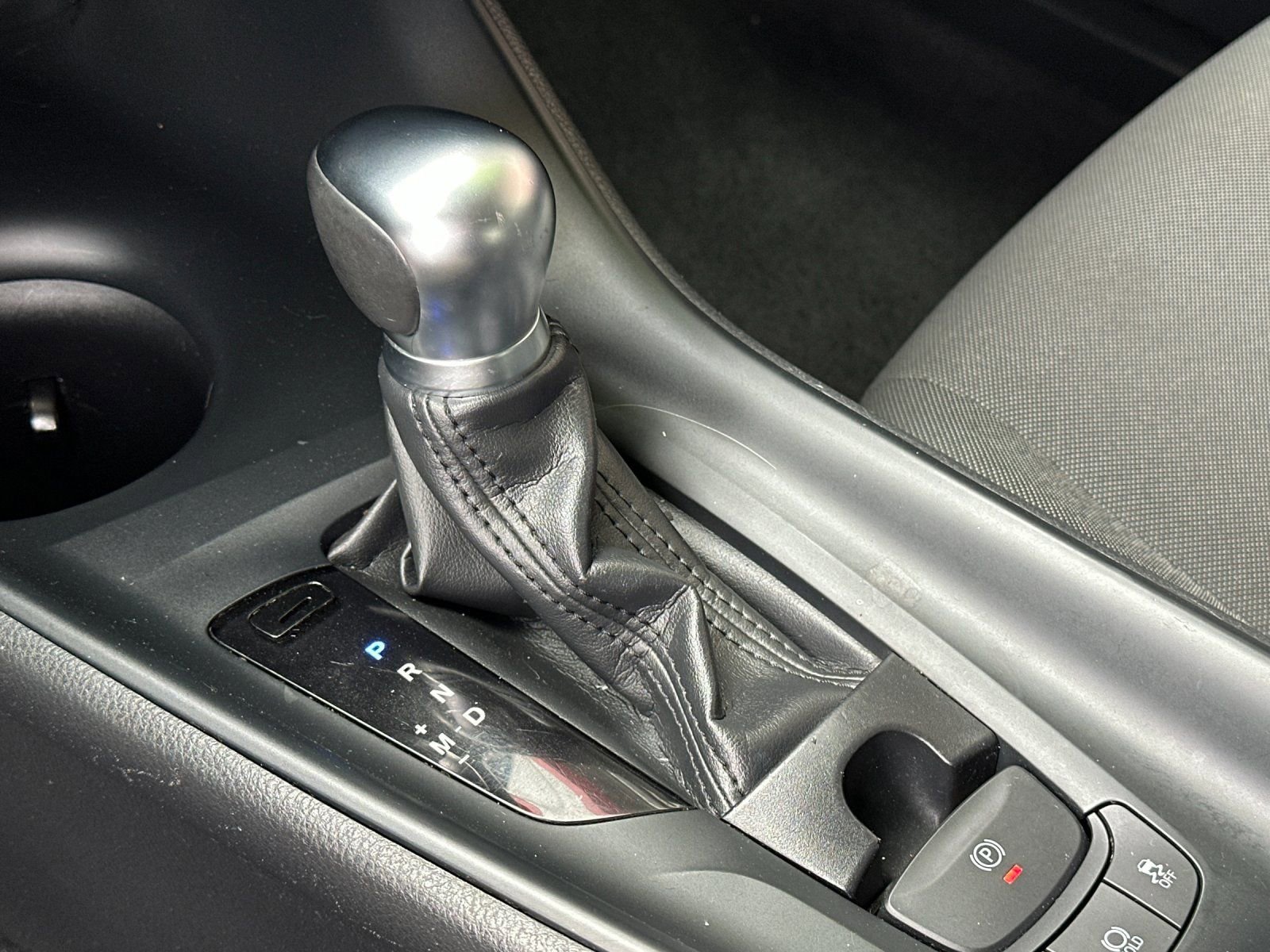 Used 2020 Toyota C-HR LE image 19