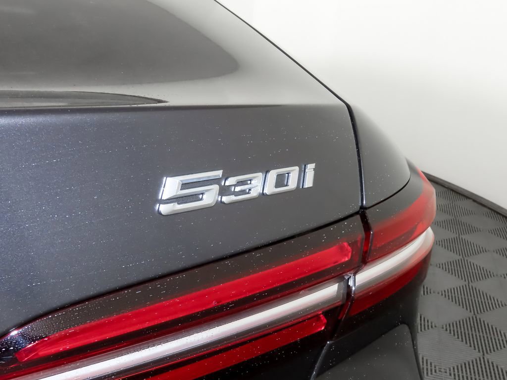 Used 2025 BMW 530i xDrive w/ Premium Package AWD/4WD image 8