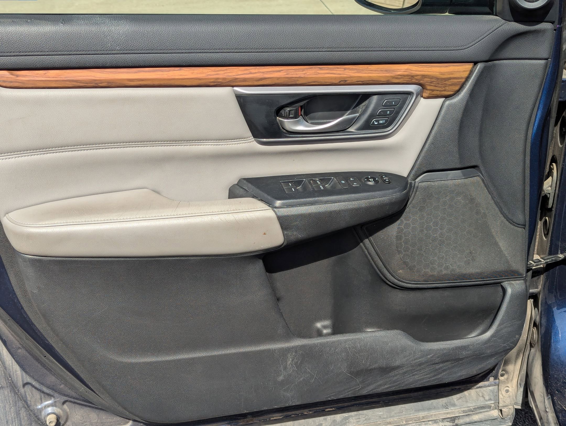 Used 2017 Honda CR-V EX-L image 3