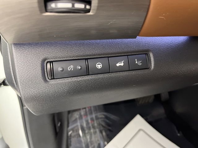 Used 2023 Nissan Pathfinder Platinum w/ Cargo Package image 30