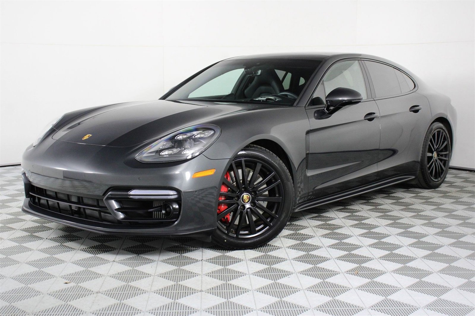 Used 2023 Porsche Panamera GTS image 1