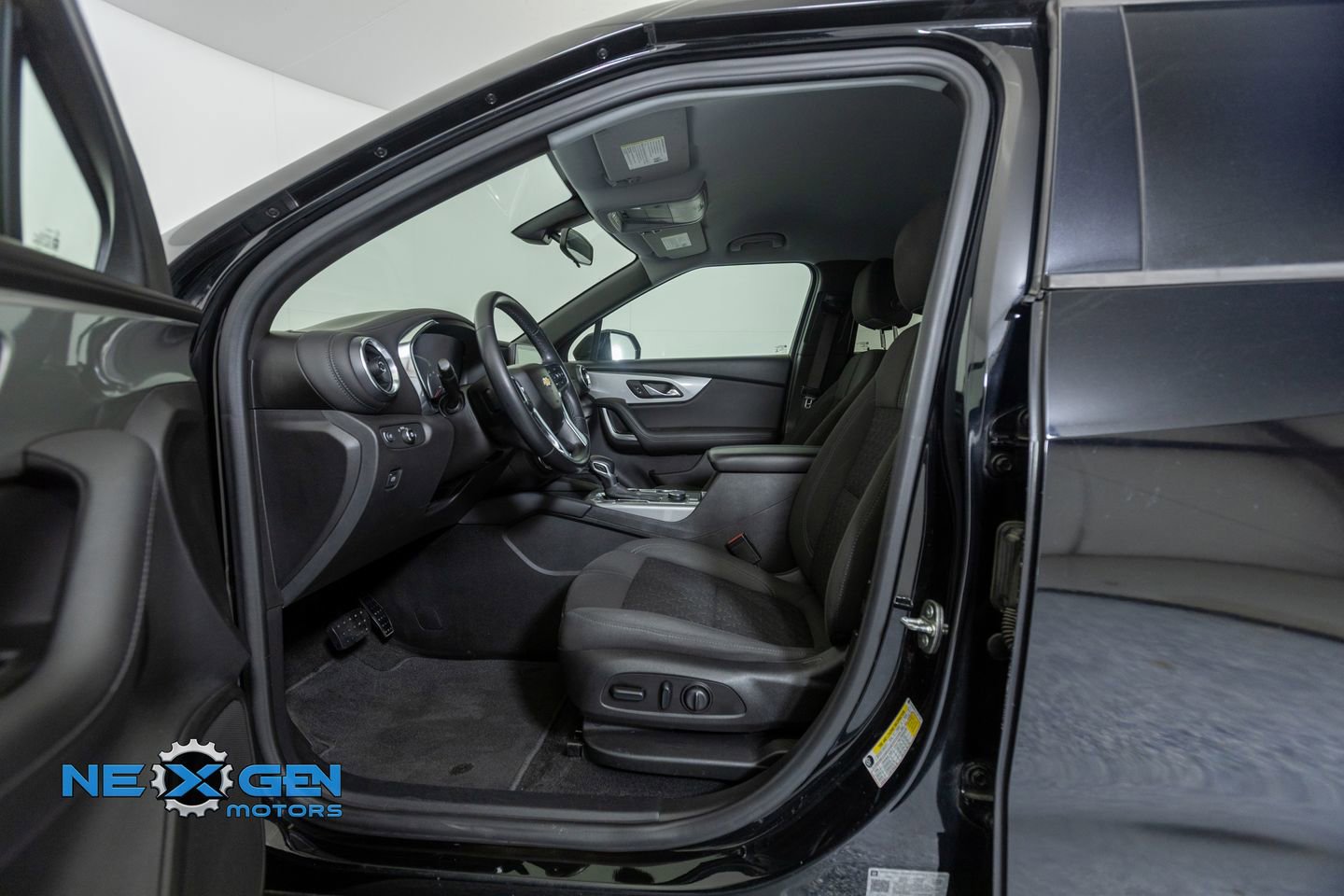 Used 2020 Chevrolet Blazer LT FWD image 11