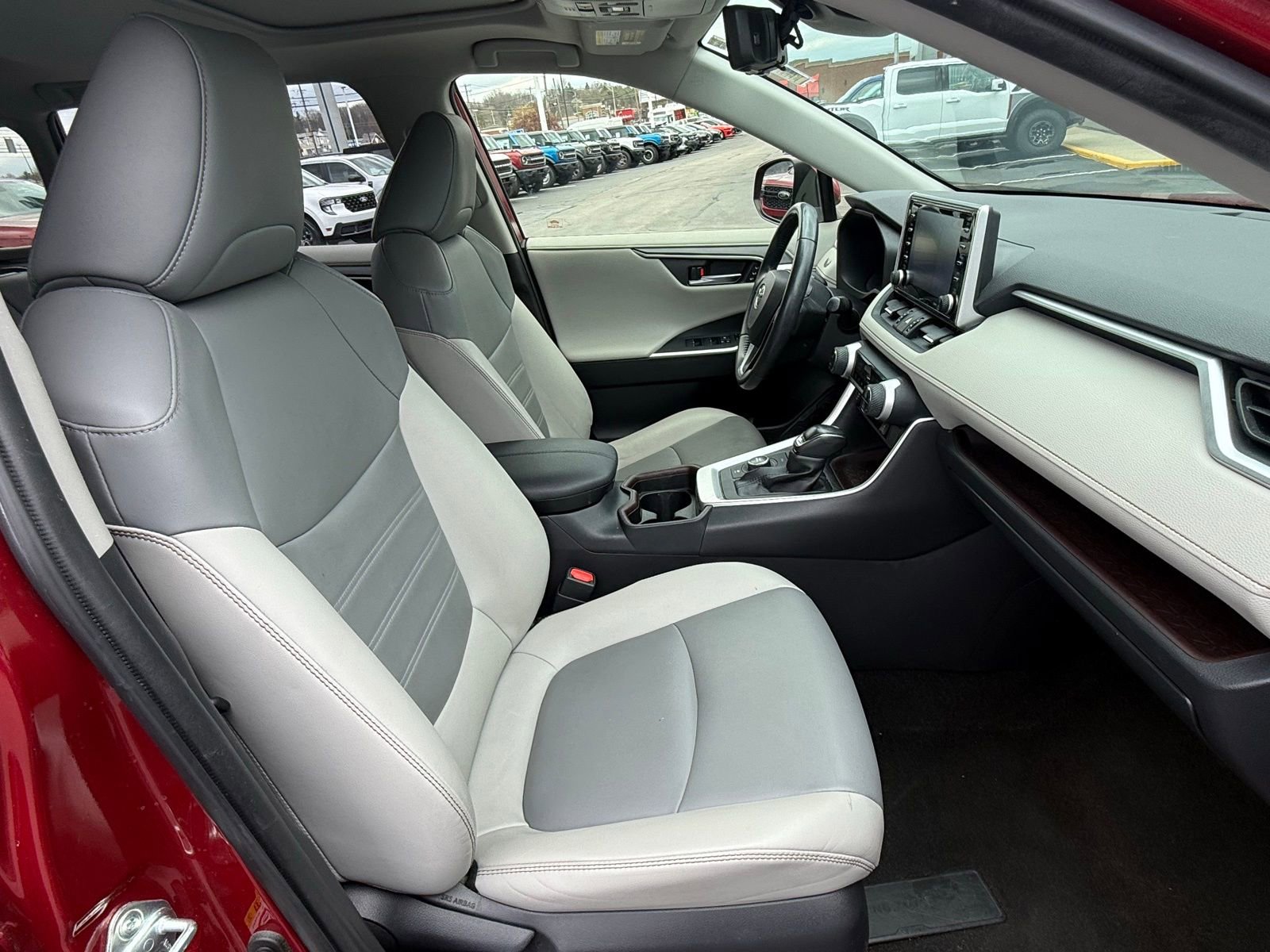 Used 2019 Toyota RAV4 Limited image 16