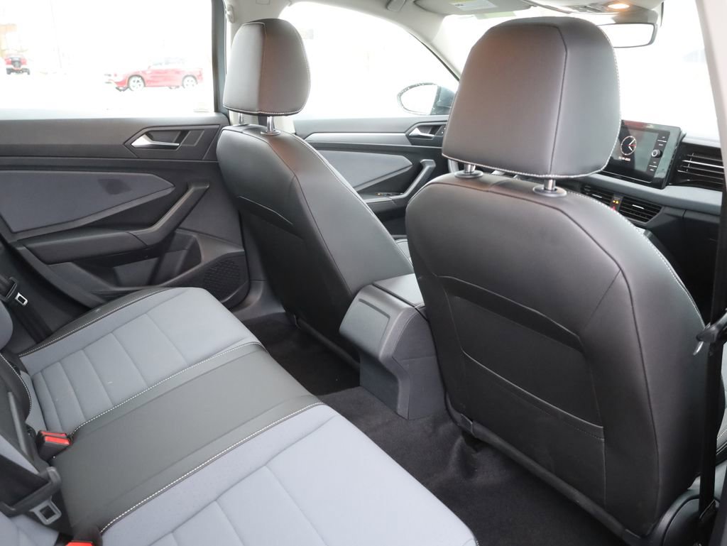 Used 2025 Volkswagen Jetta SE w/ Sunroof Package image 18