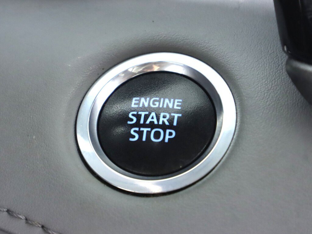 Used 2020 Toyota Highlander LE AWD/4WD image 23