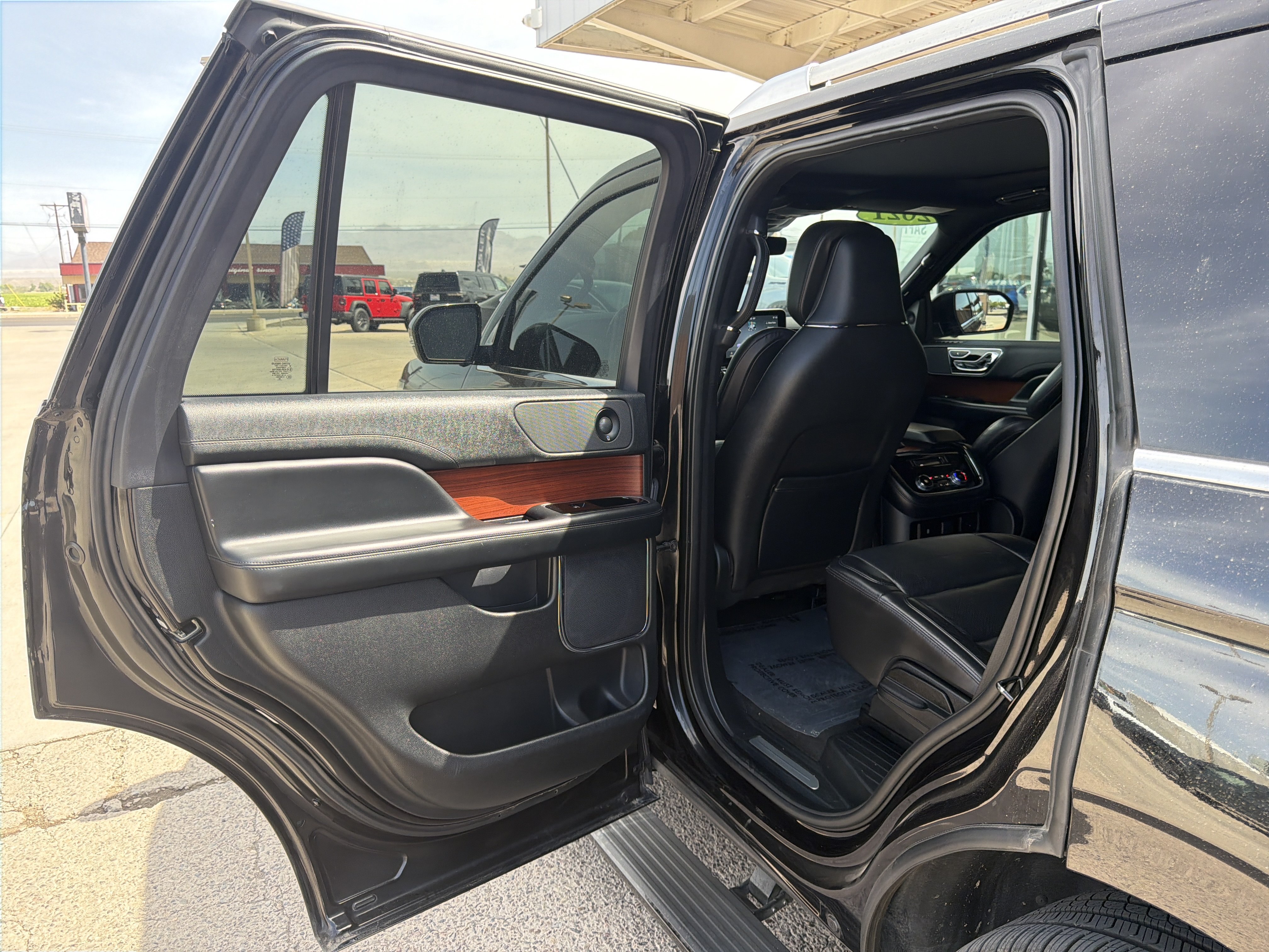 Used 2021 Lincoln Navigator Reserve RWD image 8