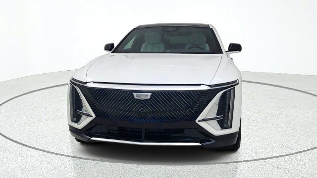 Used 2025 Cadillac Lyriq Luxury w/ LPO, Floor Liner Package RWD image 2