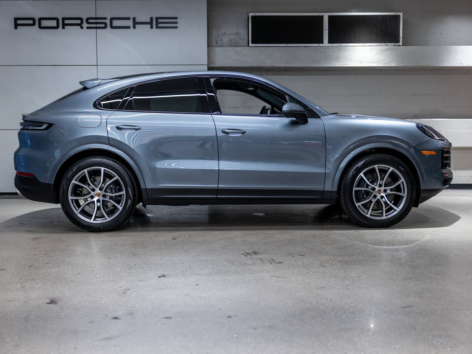 New 2026 Porsche Cayenne Coupe AWD/4WD image 9