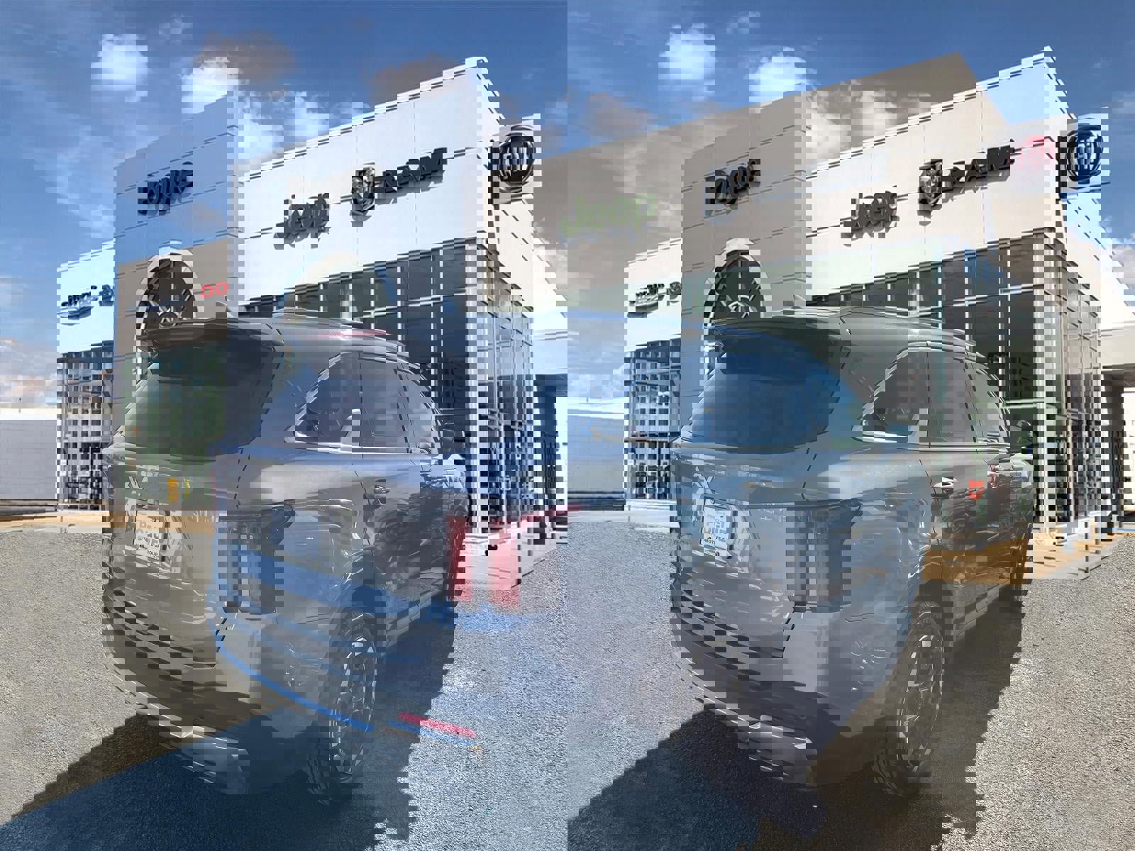 Used 2024 Kia Sorento S image 2