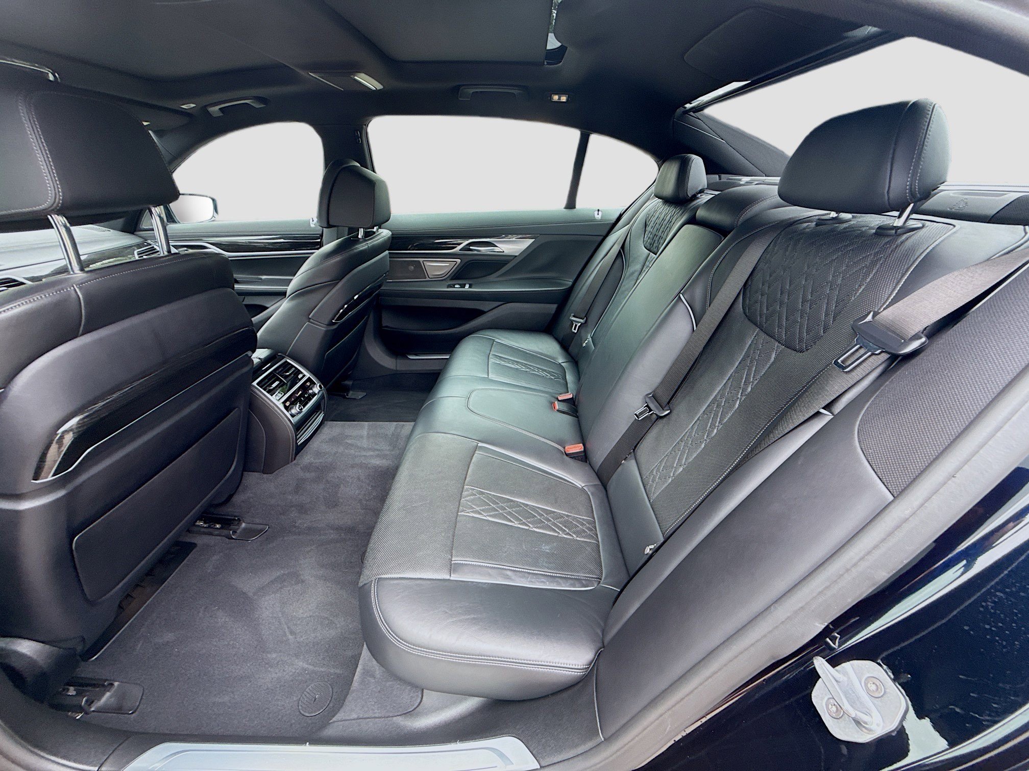 Used 2019 BMW 750i image 22