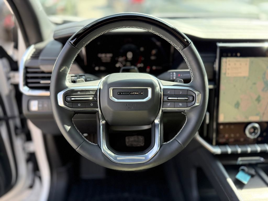 Used 2025 GMC Acadia Denali w/ Super Cruise Package image 6