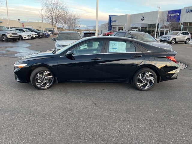 Used 2024 Hyundai Elantra SEL w/ Convenience Package image 2