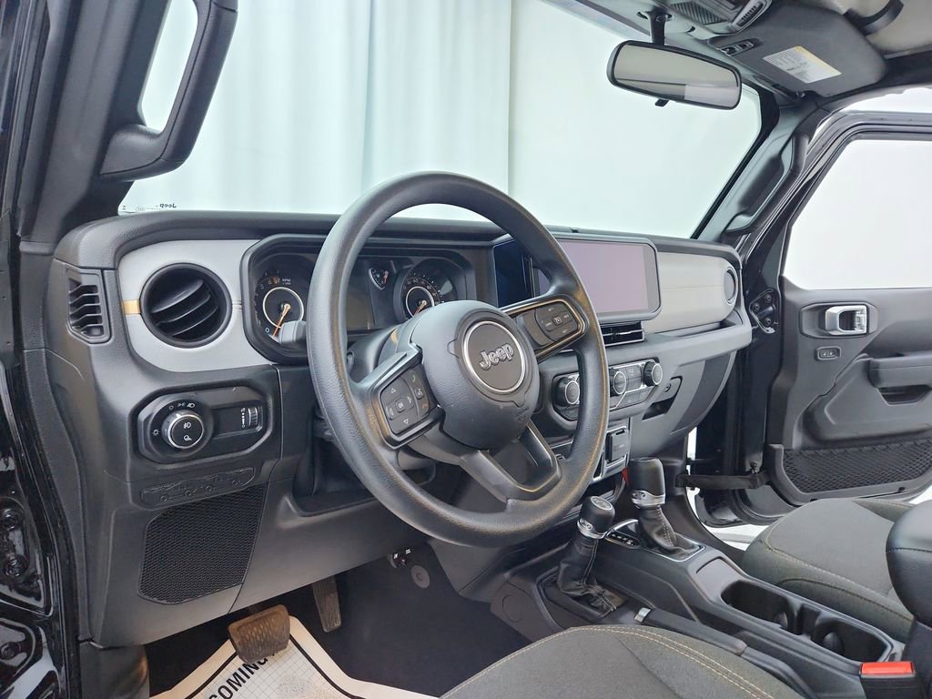 Used 2025 Jeep Gladiator Sport image 16