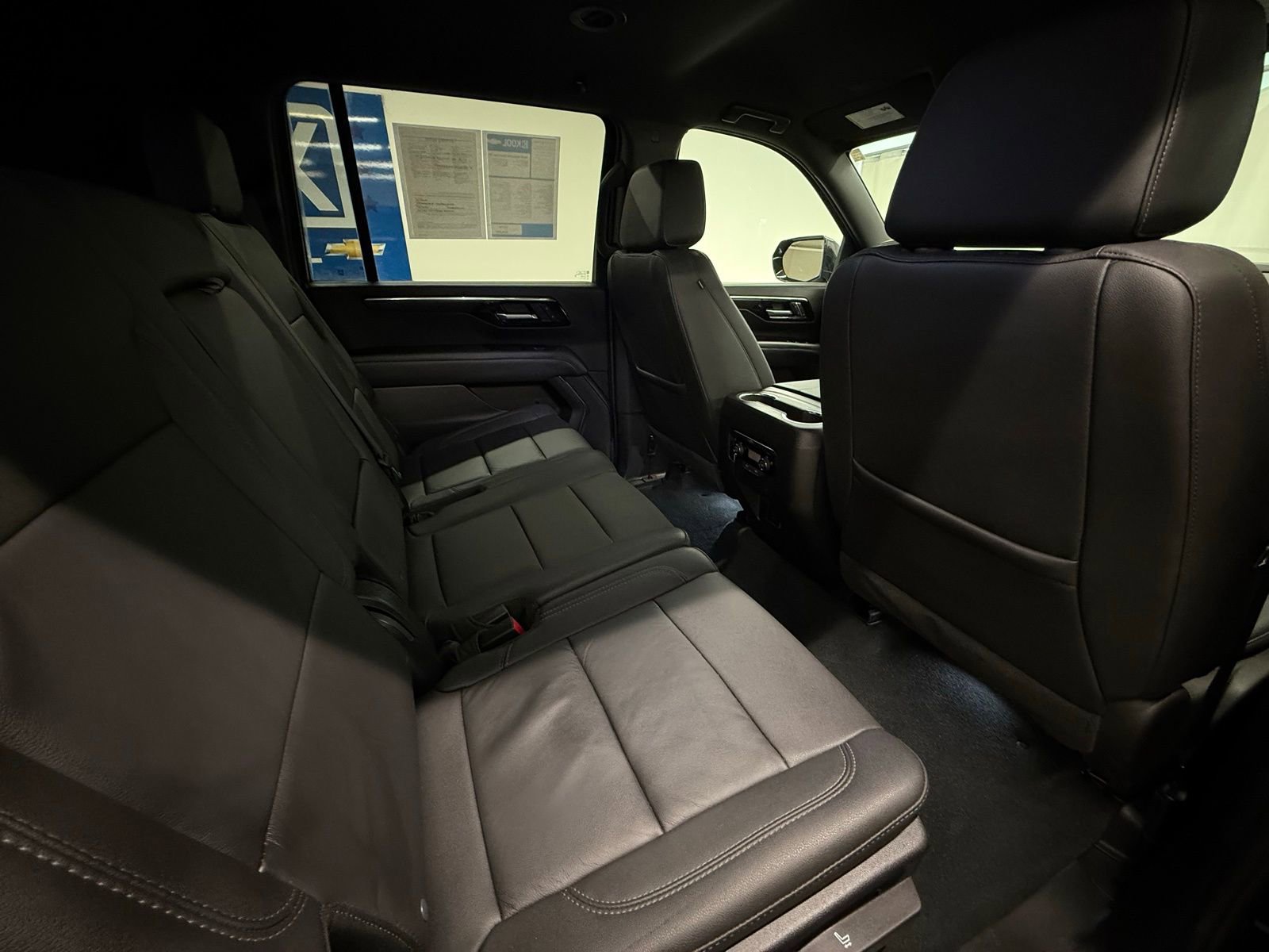 Used 2025 Chevrolet Suburban Z71 AWD/4WD image 6