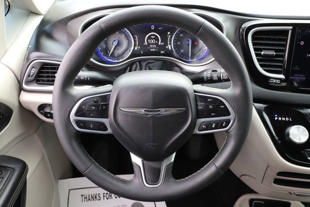 Used 2024 Chrysler Pacifica Touring-L FWD image 22