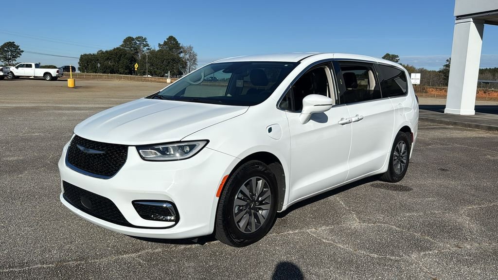 Used 2022 Chrysler Pacifica Touring-L image 4