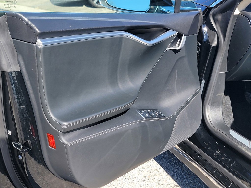 Used 2015 Tesla Model S image 13