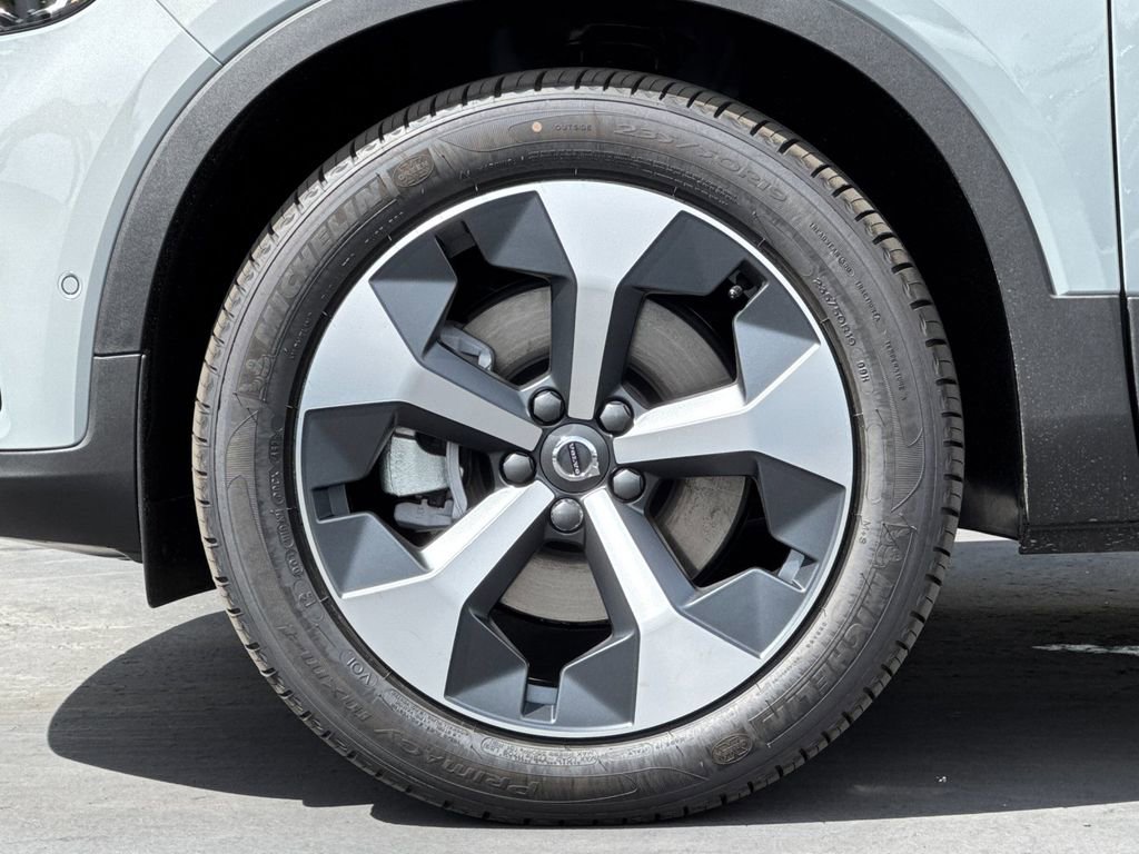 New 2026 Volvo XC40 B5 Plus w/ Protection Package Premier image 25