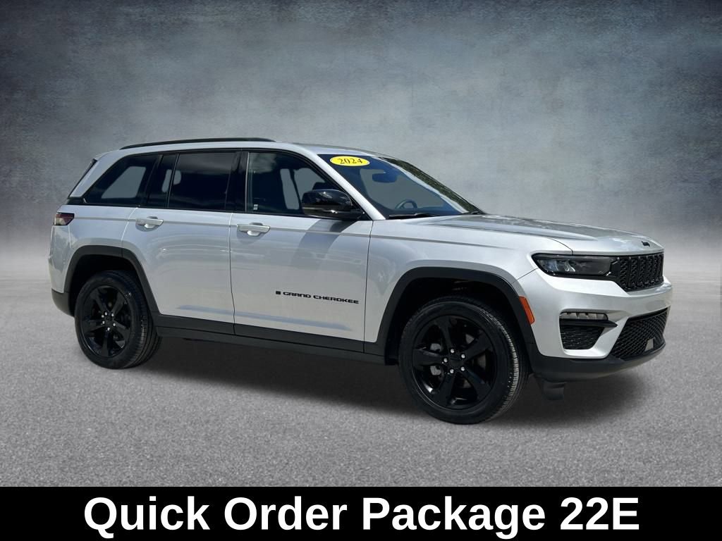 Certified 2024 Jeep Grand Cherokee Limited w/ Black Appearance Package image 5