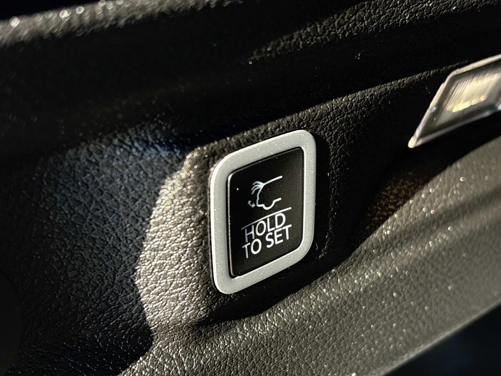 Used 2023 Jeep Grand Cherokee L Laredo w/ Luxury Tech Group I image 19