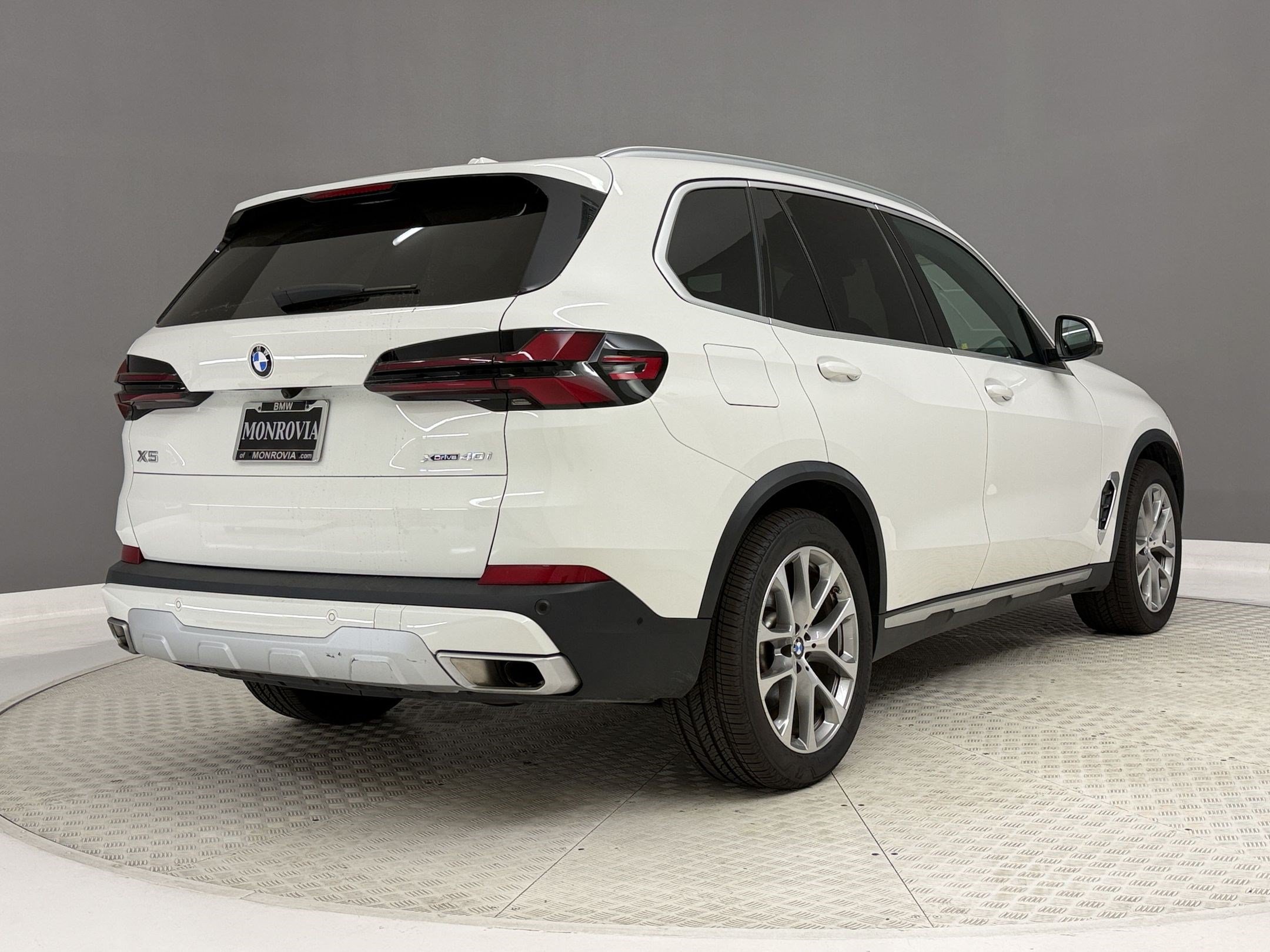 Certified 2024 BMW X5 xDrive40i w/ Parking Assistance Package AWD/4WD image 9