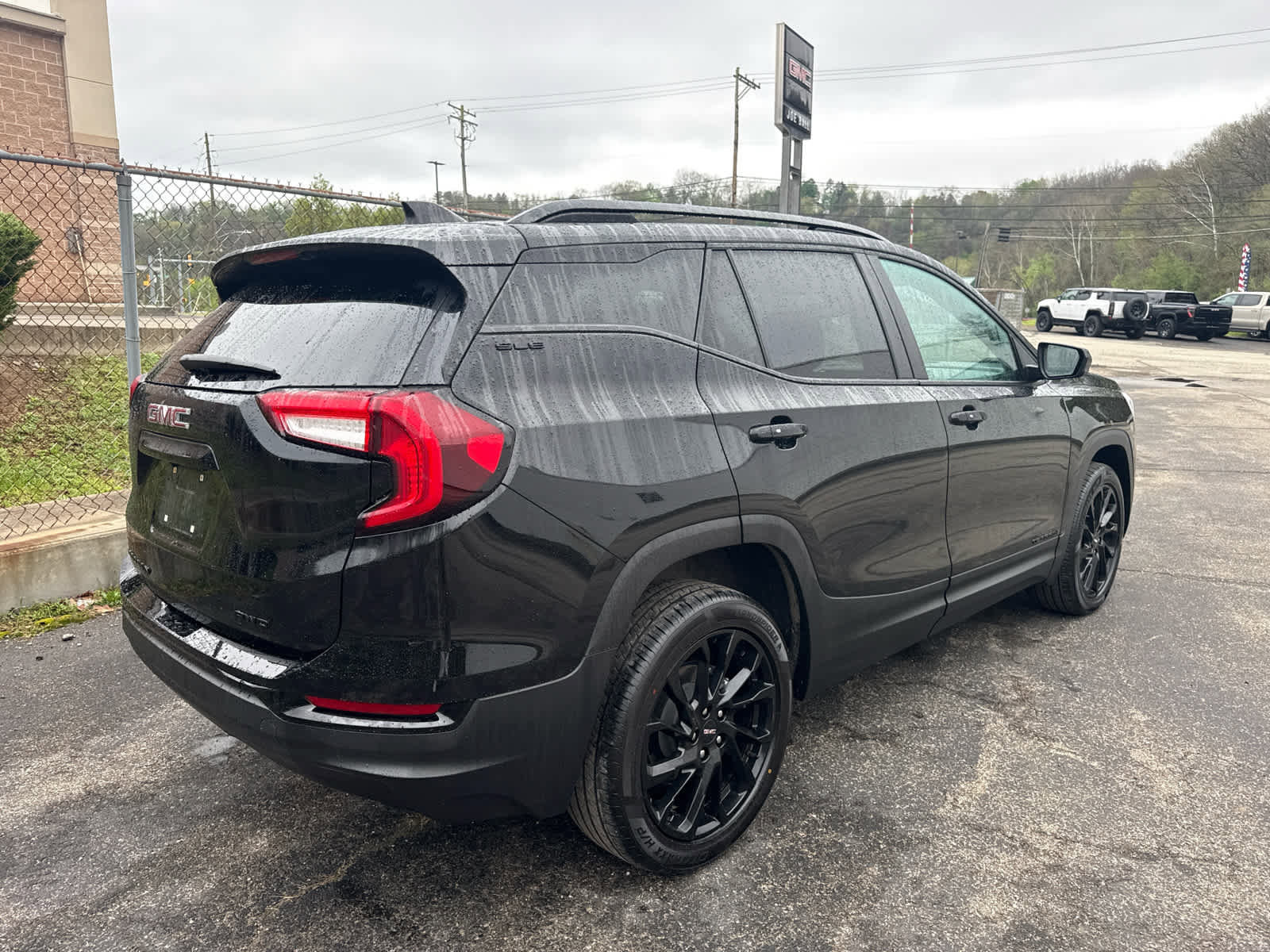 Used 2023 GMC Terrain SLE w/ Driver Convenience Package image 8