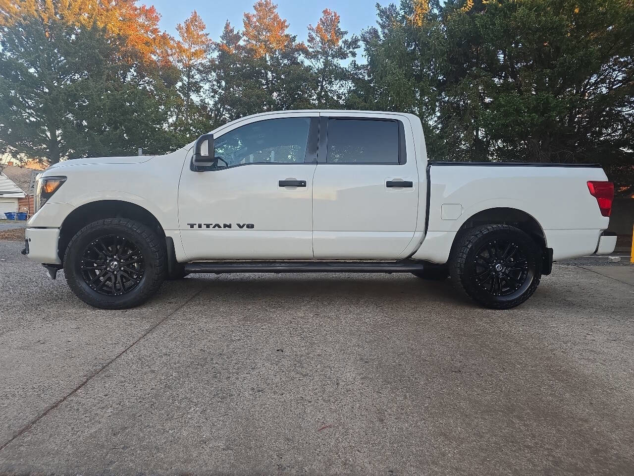 Used 2018 Nissan Titan XD image 3