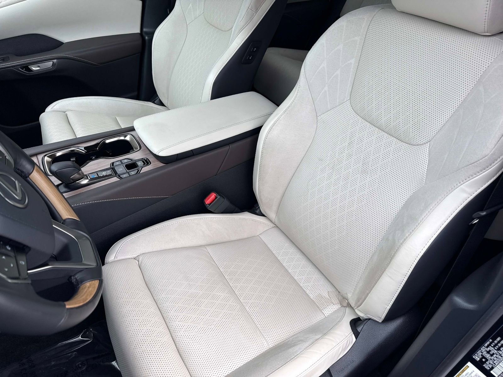 Used 2025 Lexus RX 450h AWD w/ Luxury Package image 22