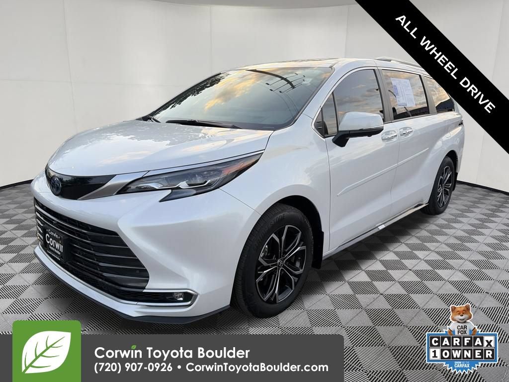 Used 2025 Toyota Sienna Platinum AWD/4WD image 4
