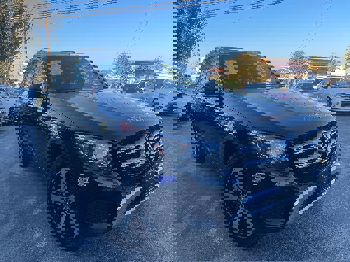 Used 2019 Mercedes-Benz GLC 350e 4MATIC image 3