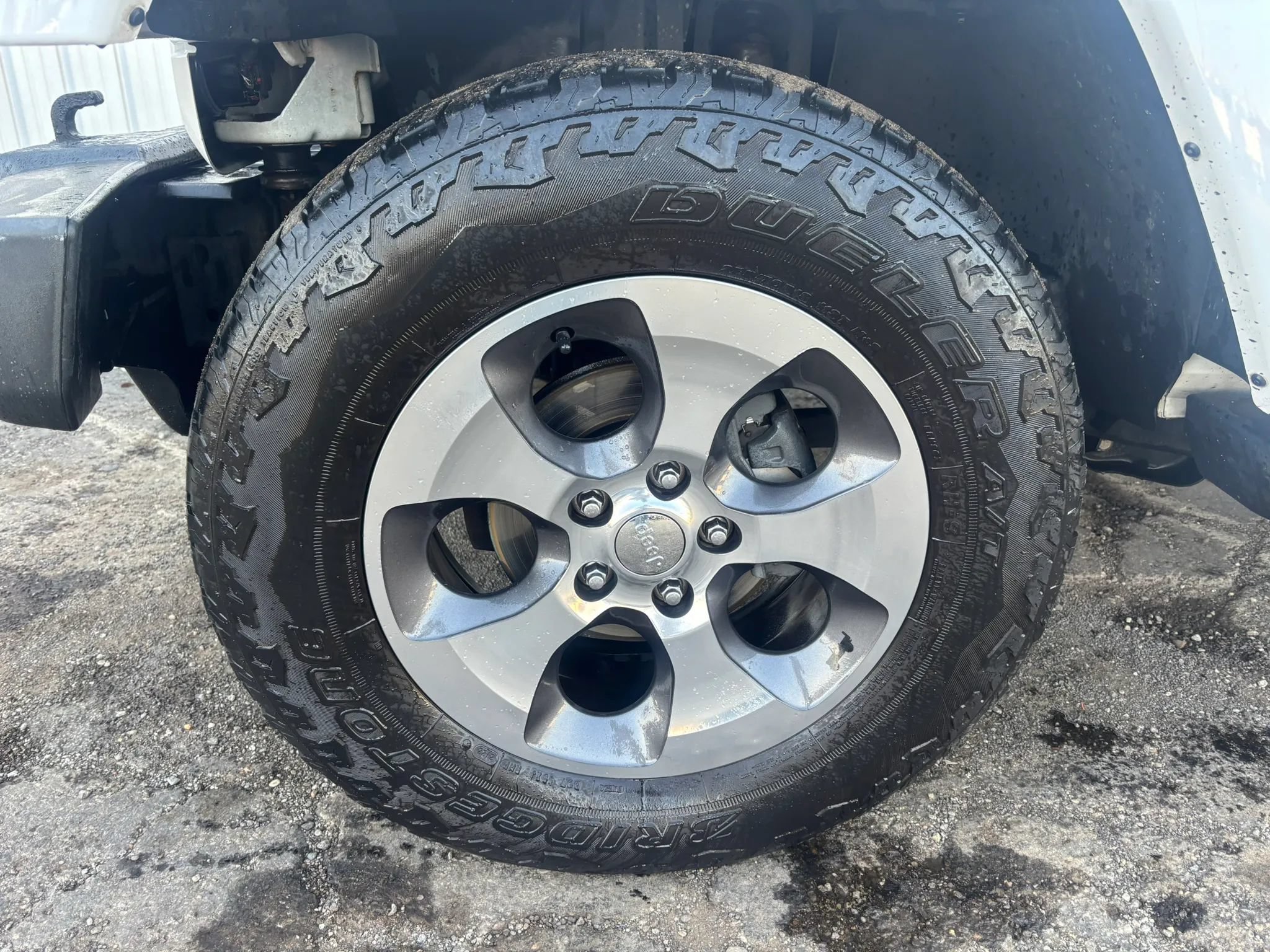 Used 2017 Jeep Wrangler Unlimited Sahara w/ Max Tow Package AWD/4WD image 14