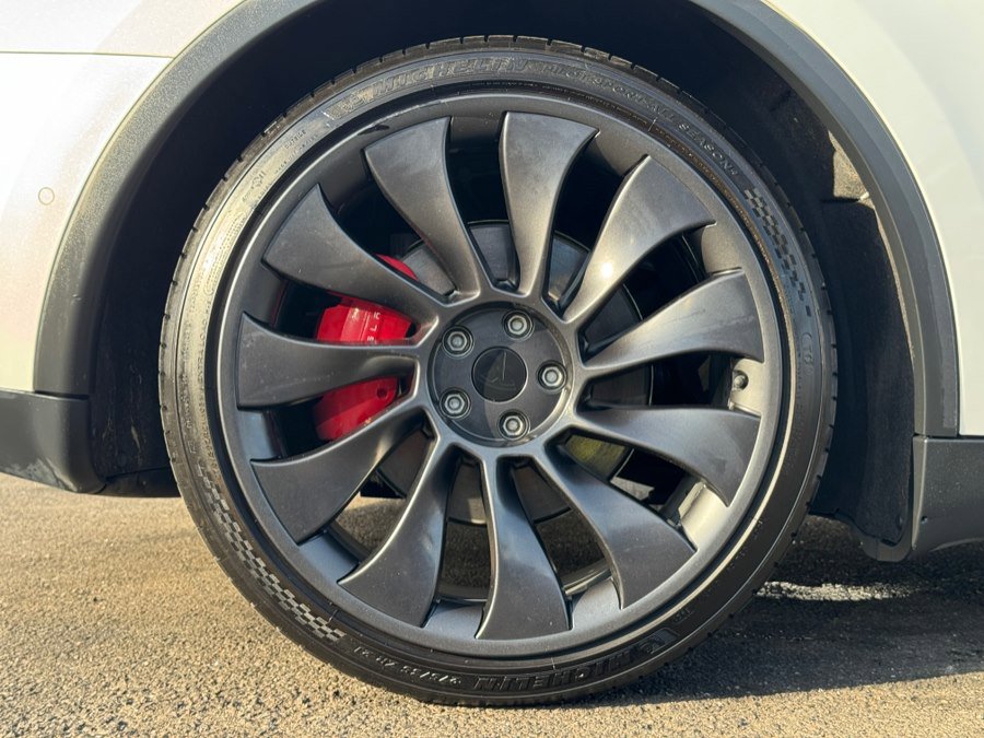 Used 2022 Tesla Model Y Performance image 17
