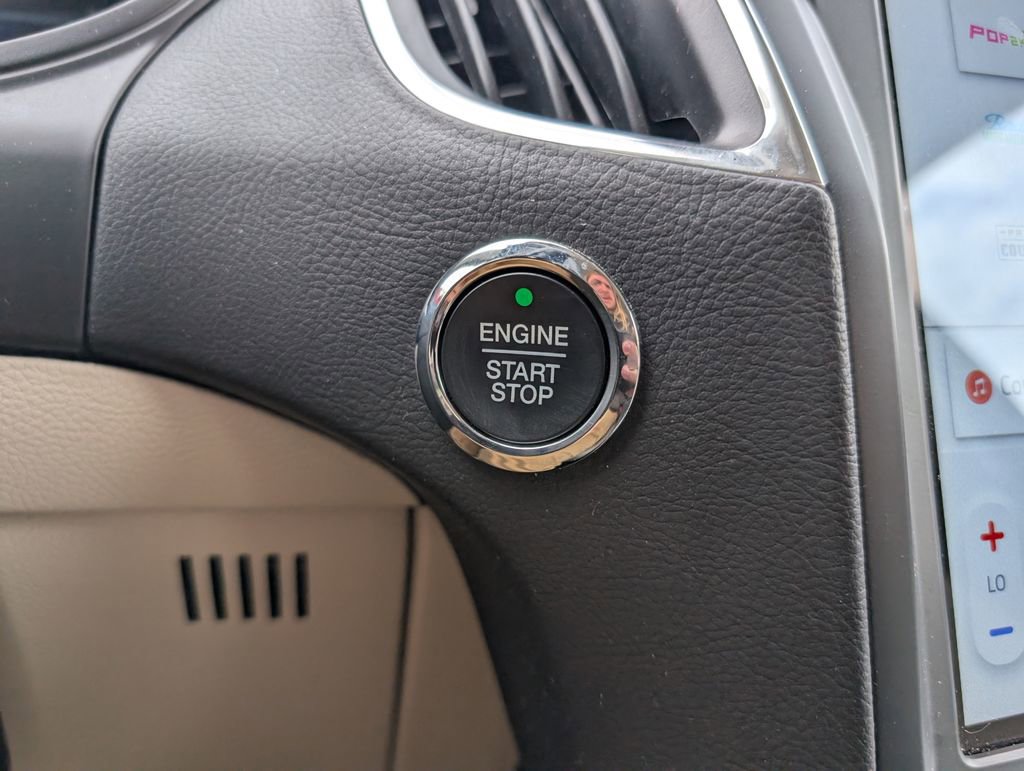 Used 2022 Ford Edge Titanium w/ Class II Trailer Tow Package image 20