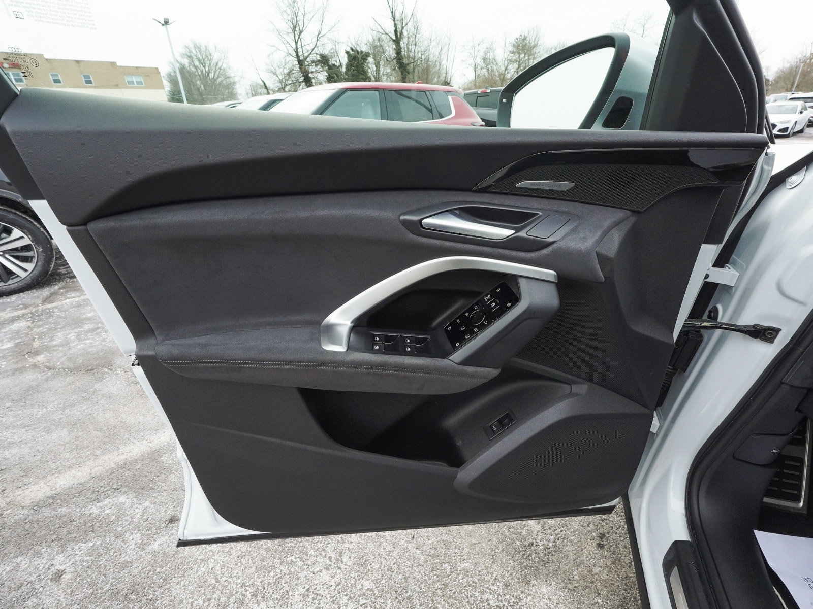 Used 2025 Audi SQ5 Premium Plus w/ Premium Plus Package image 9