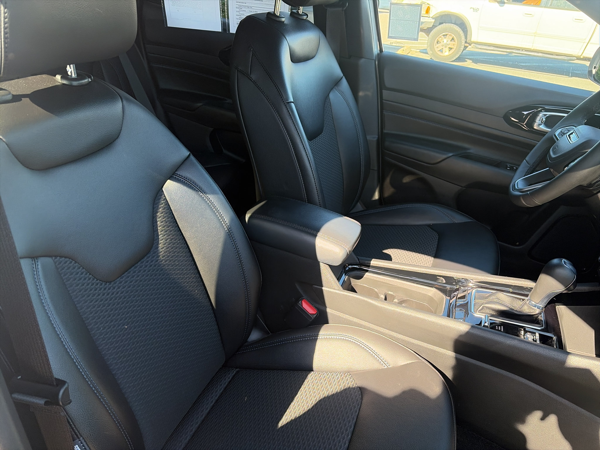 Used 2026 Jeep Compass Latitude AWD/4WD image 23