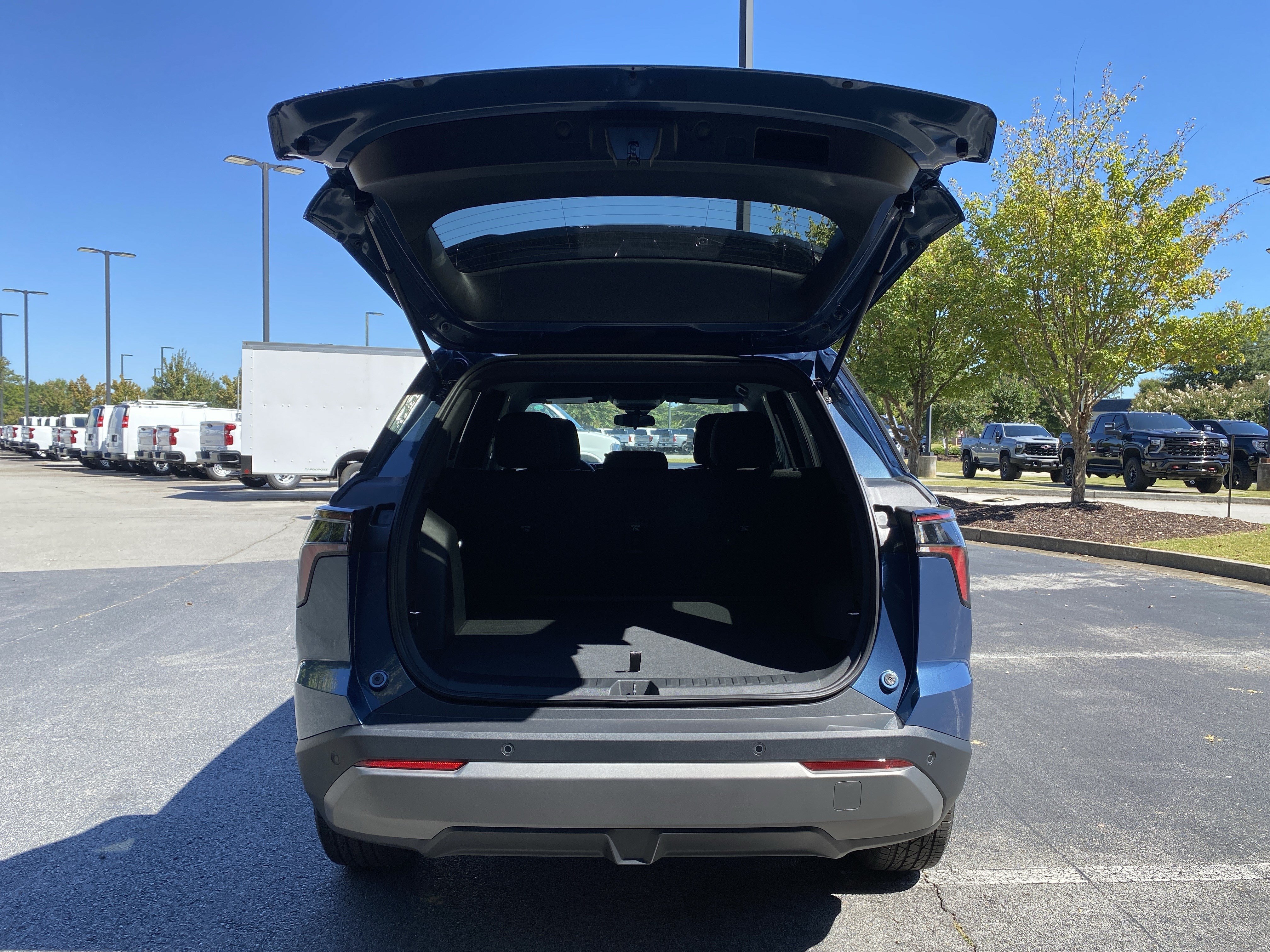 Used 2027 Chevrolet Equinox LT FWD image 11