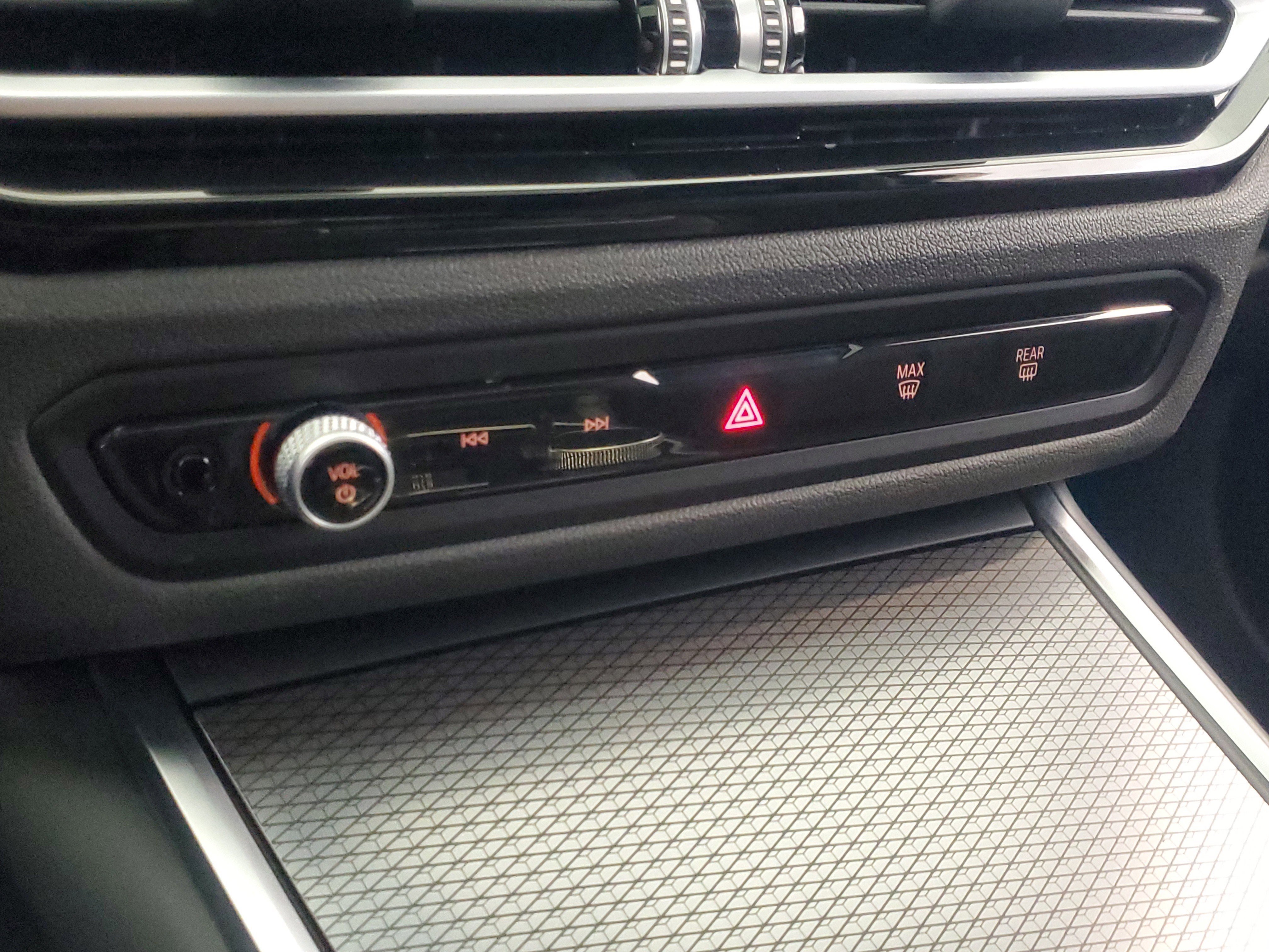 Used 2023 BMW 330i Sedan w/ M Sport Package image 32